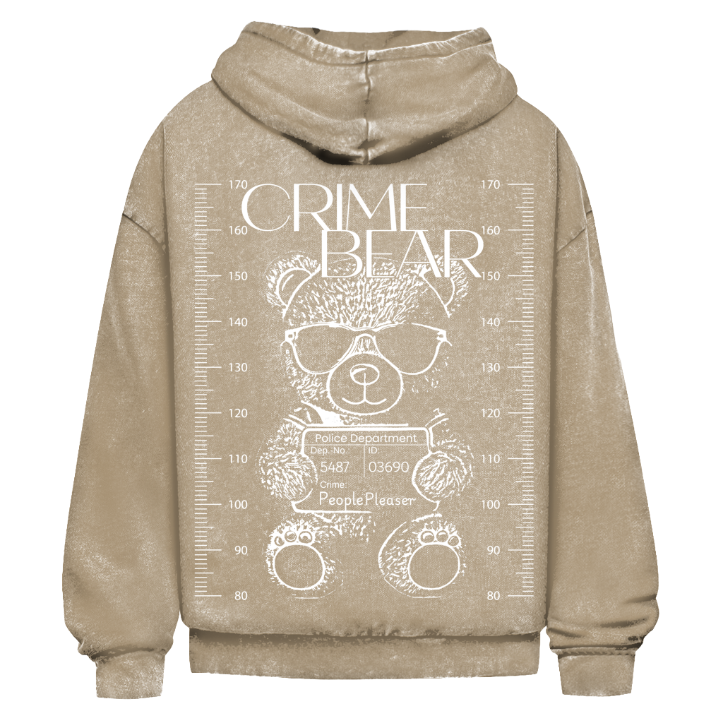 Der Oversize Washed Hoodie Crime Bear von State Your Mind zeigt einen Teddybären mit Sonnenbrille, der als Polizeifoto mit dem Text "CRIME BEAR" gestylt ist - und bringt so Streetwear-Vintage-Vibes in deinen Style.