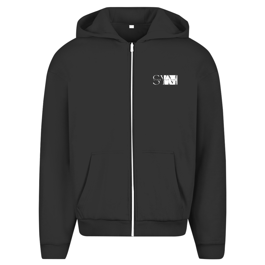 Der State Your Mind Zipper Hoodie Crime Bear ist ein schwarzer Streetwear-Kapuzenpullover mit einem kleinen weißen SM-Logo auf der linken Brust und einem auffälligen Crime Bear Rückenprint.