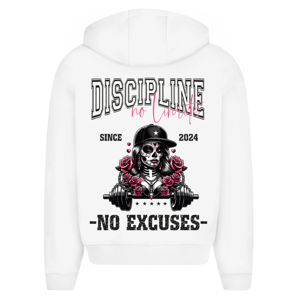 Der State Your Mind Zipper Hoodie Discipline La Catrina ist ein weißer Kapuzenpulli mit La Catrina mit Helm und Totenkopfgesicht, Rosen und Langhantel. Fettgedruckter Text: DISCIPLINE no excuses, SINCE 2024, und NO EXCUSES am unteren Rand.